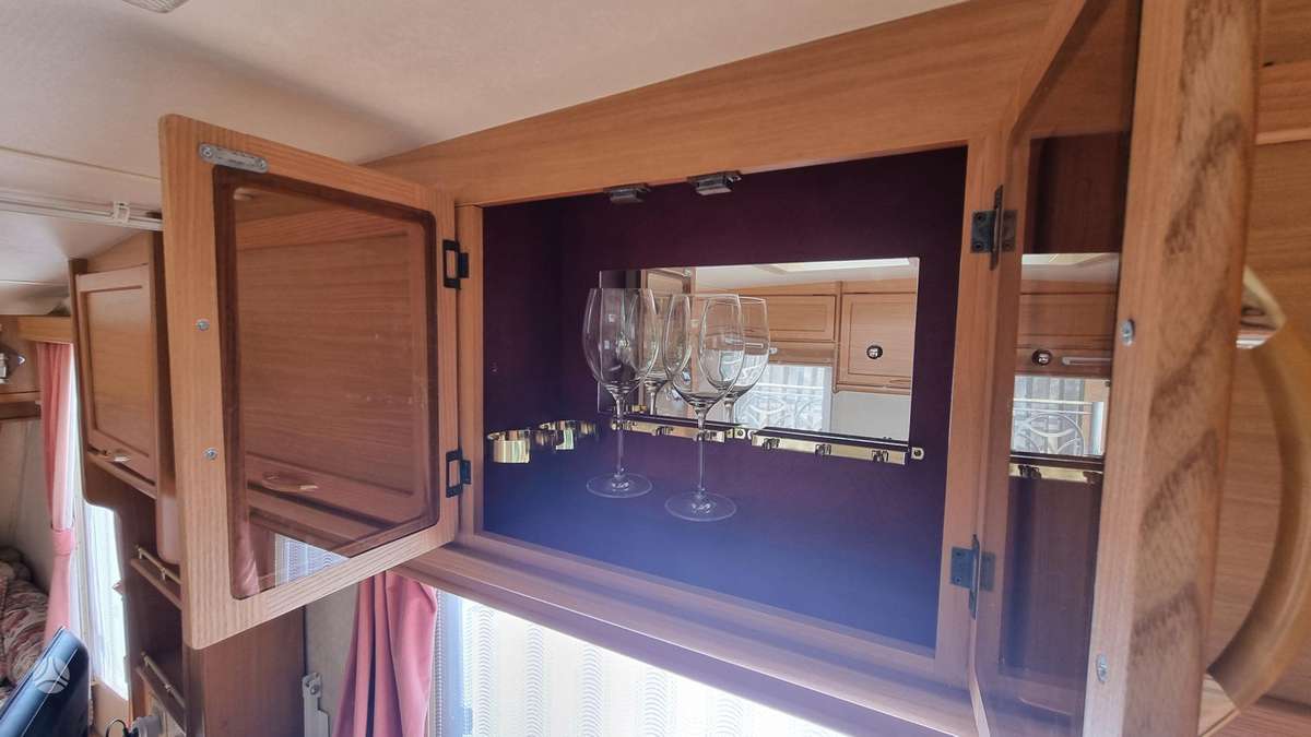 Compass CLARION 490/4L, caravans