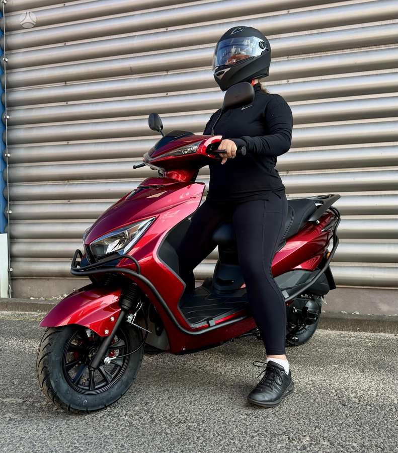 Yamaha Cygnus 49cc, scooters / mopeds
