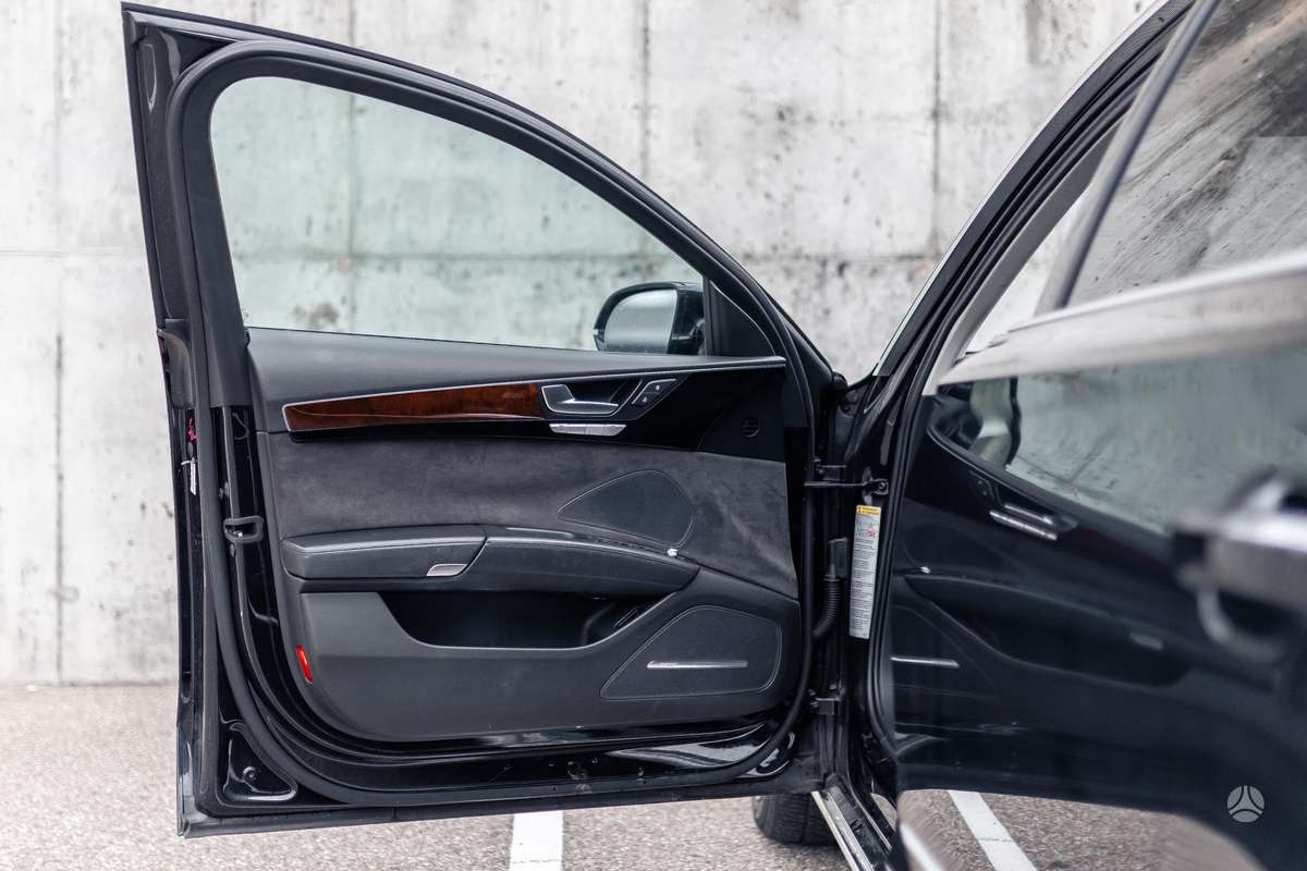 Audi A8 L, 4.2 l., Седан