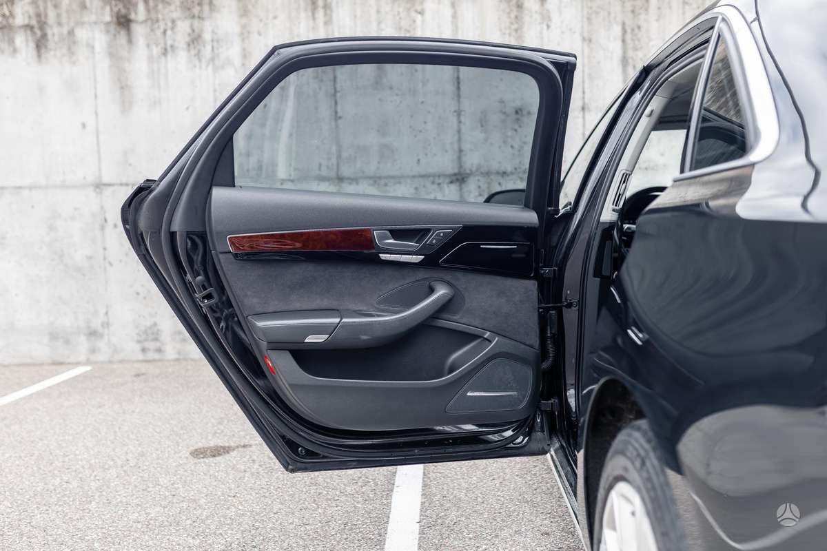 Audi A8 L, 4.2 l., Седан
