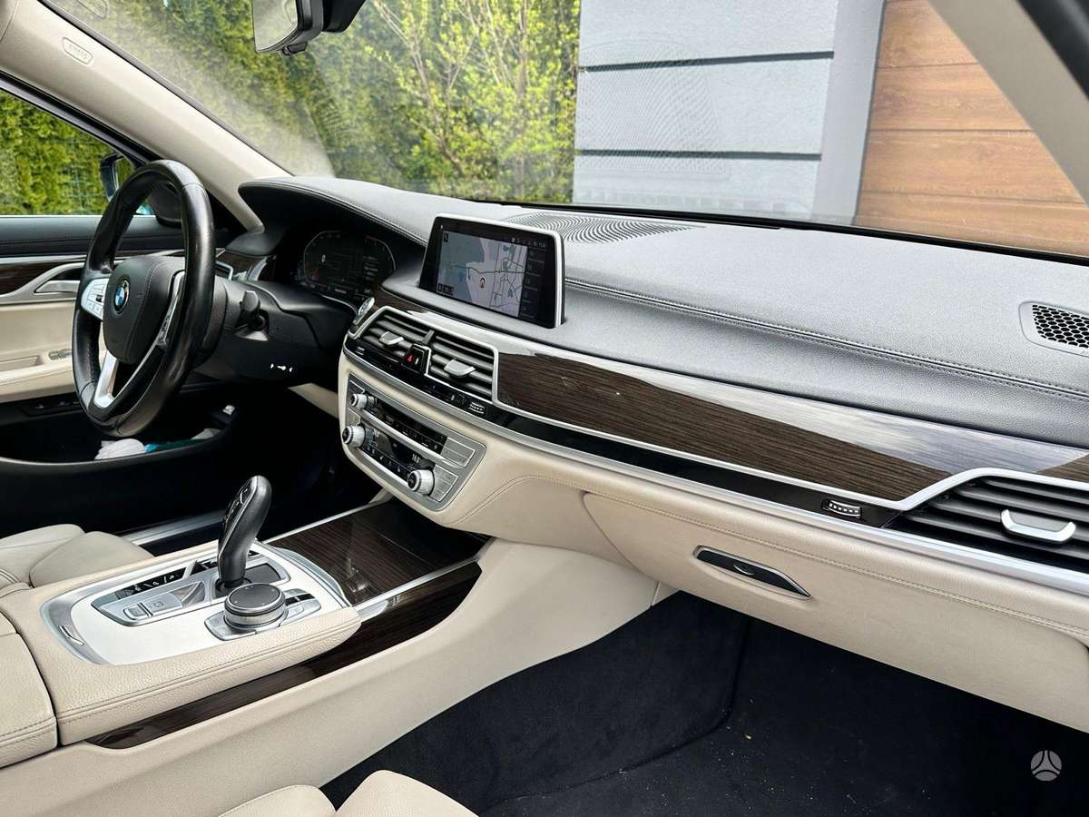 BMW 730, 3.0 l., Седан