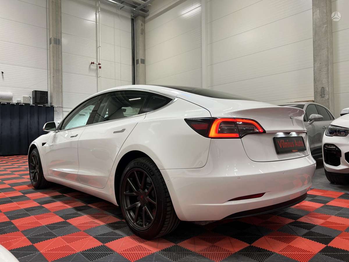 Tesla Model 3 - 6