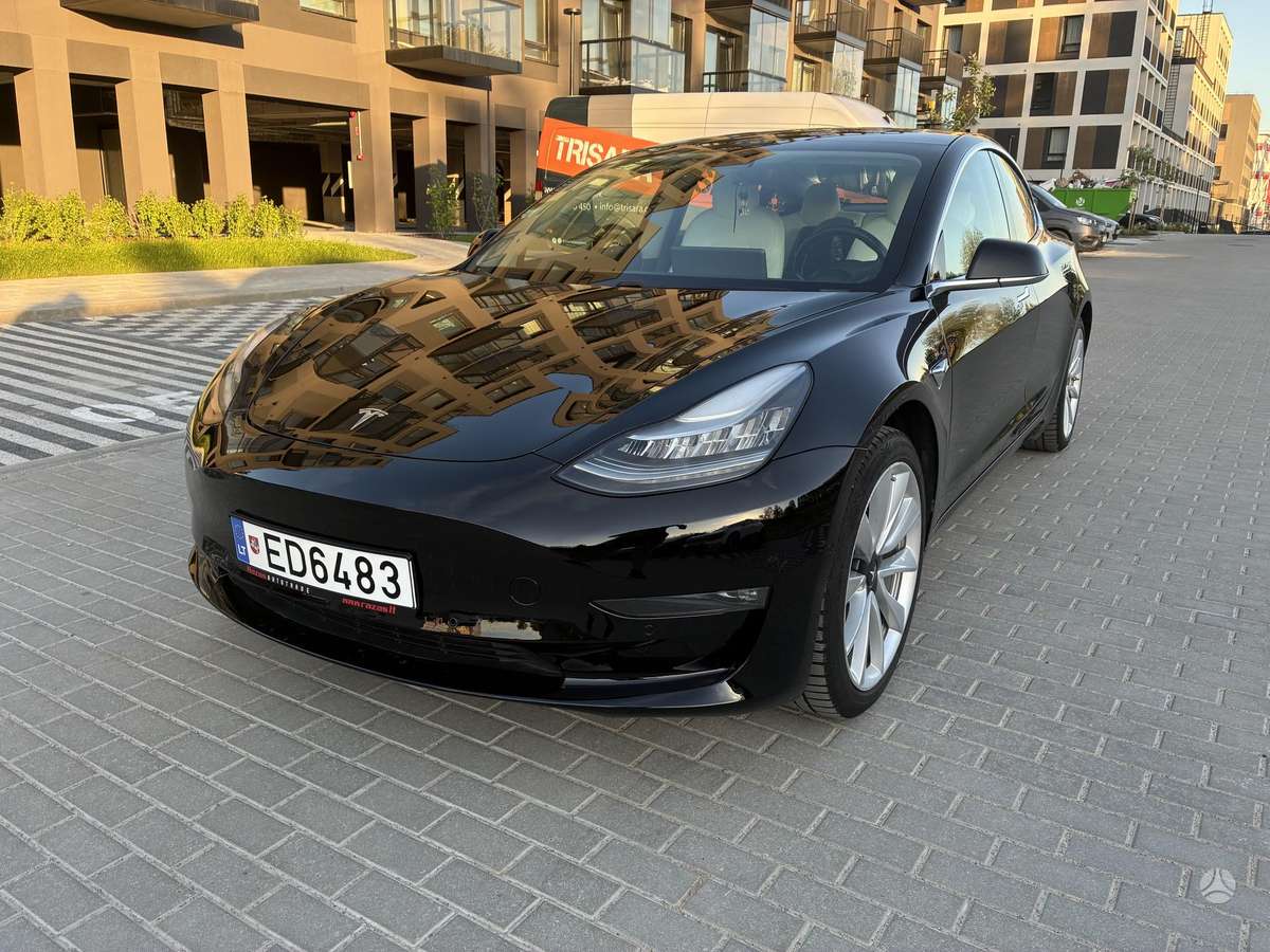 Tesla Model 3 - 1