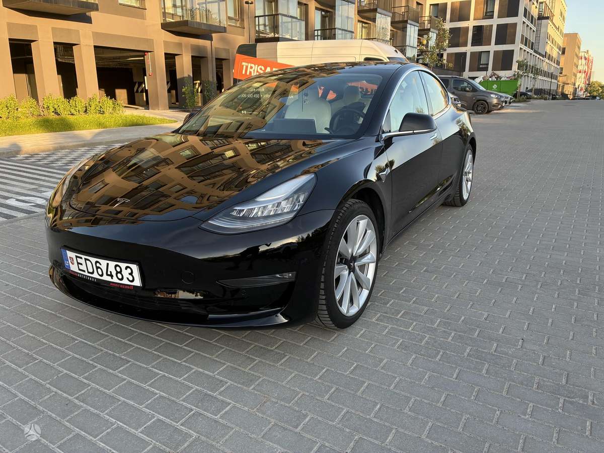 Tesla Model 3 - 2