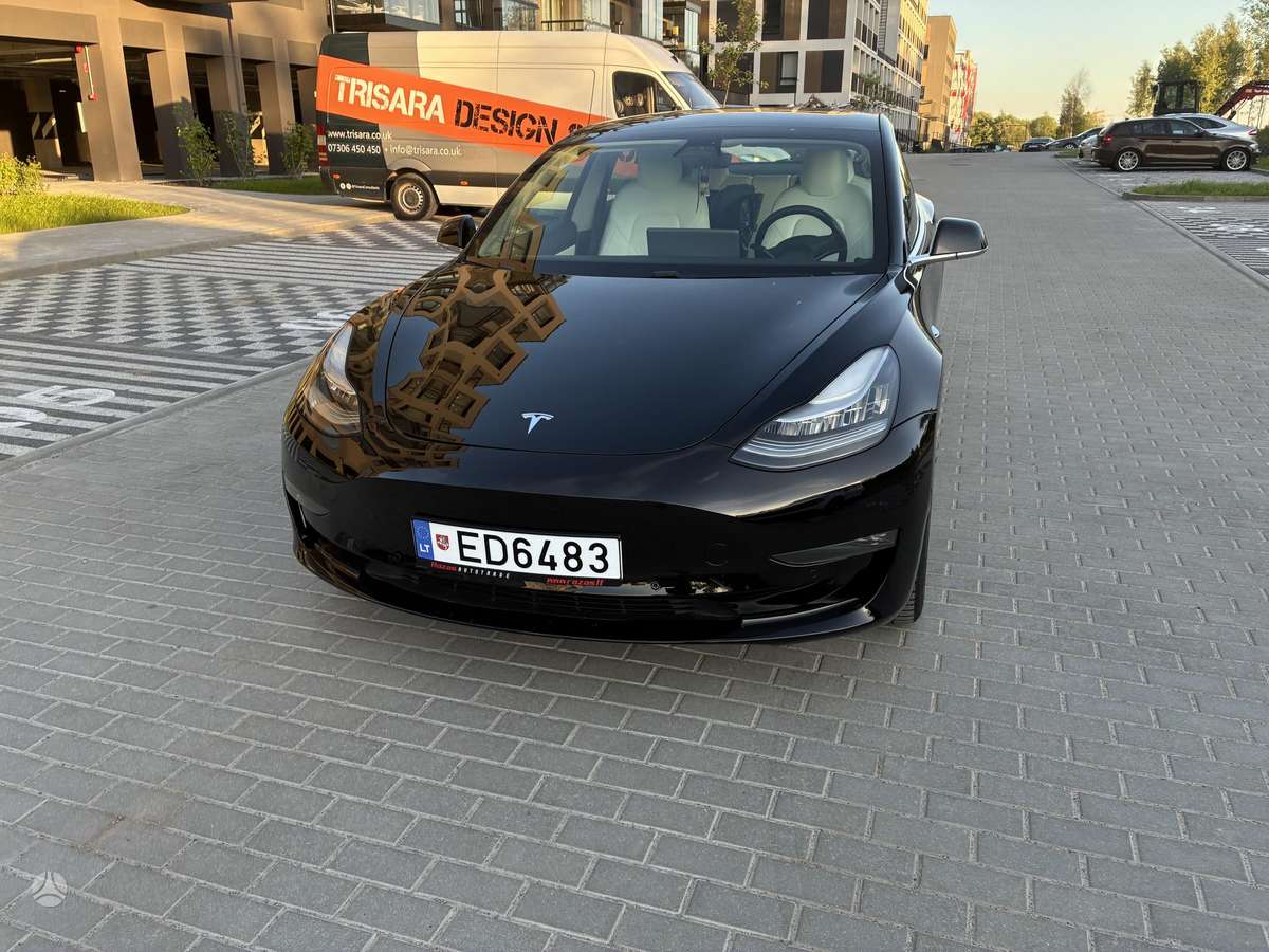 Tesla Model 3 - 3
