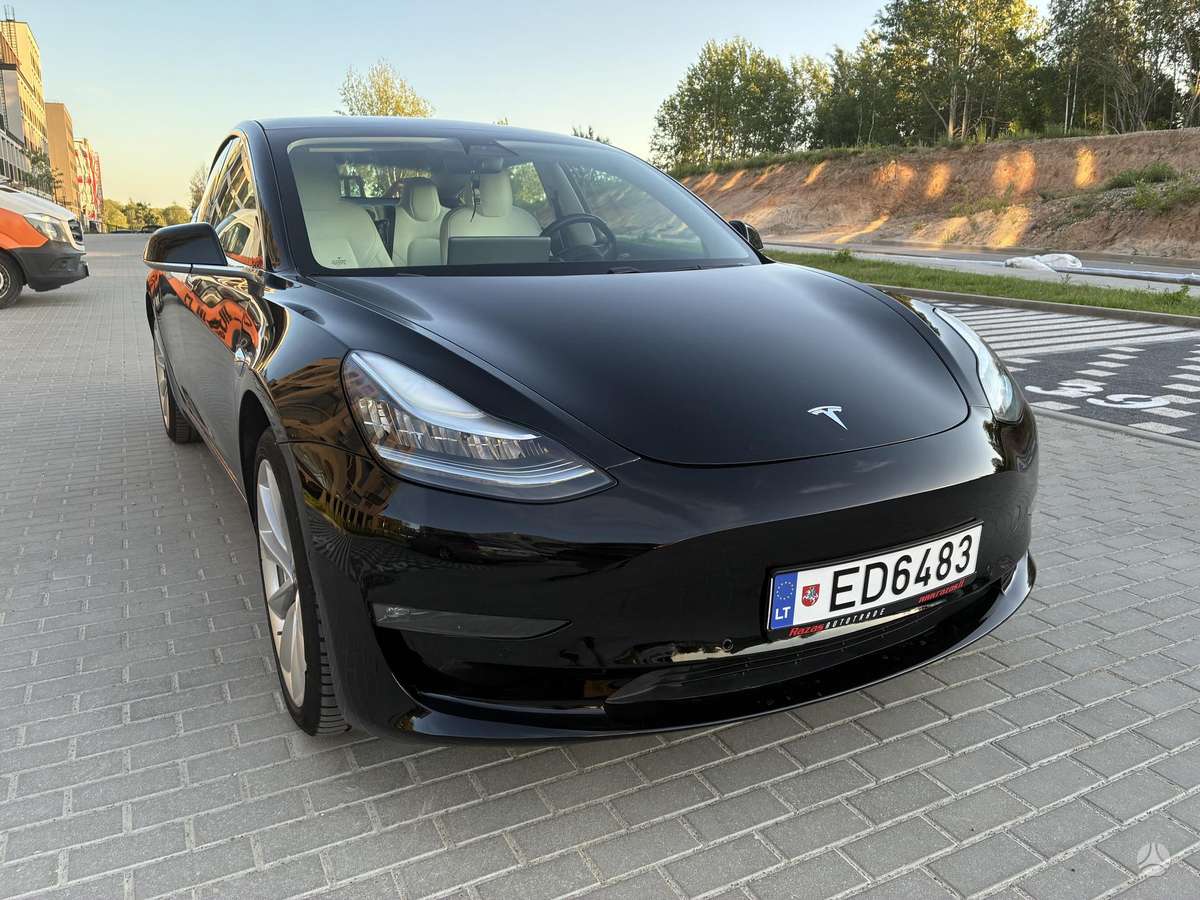 Tesla Model 3 - 4