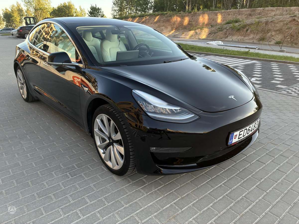 Tesla Model 3 - 5
