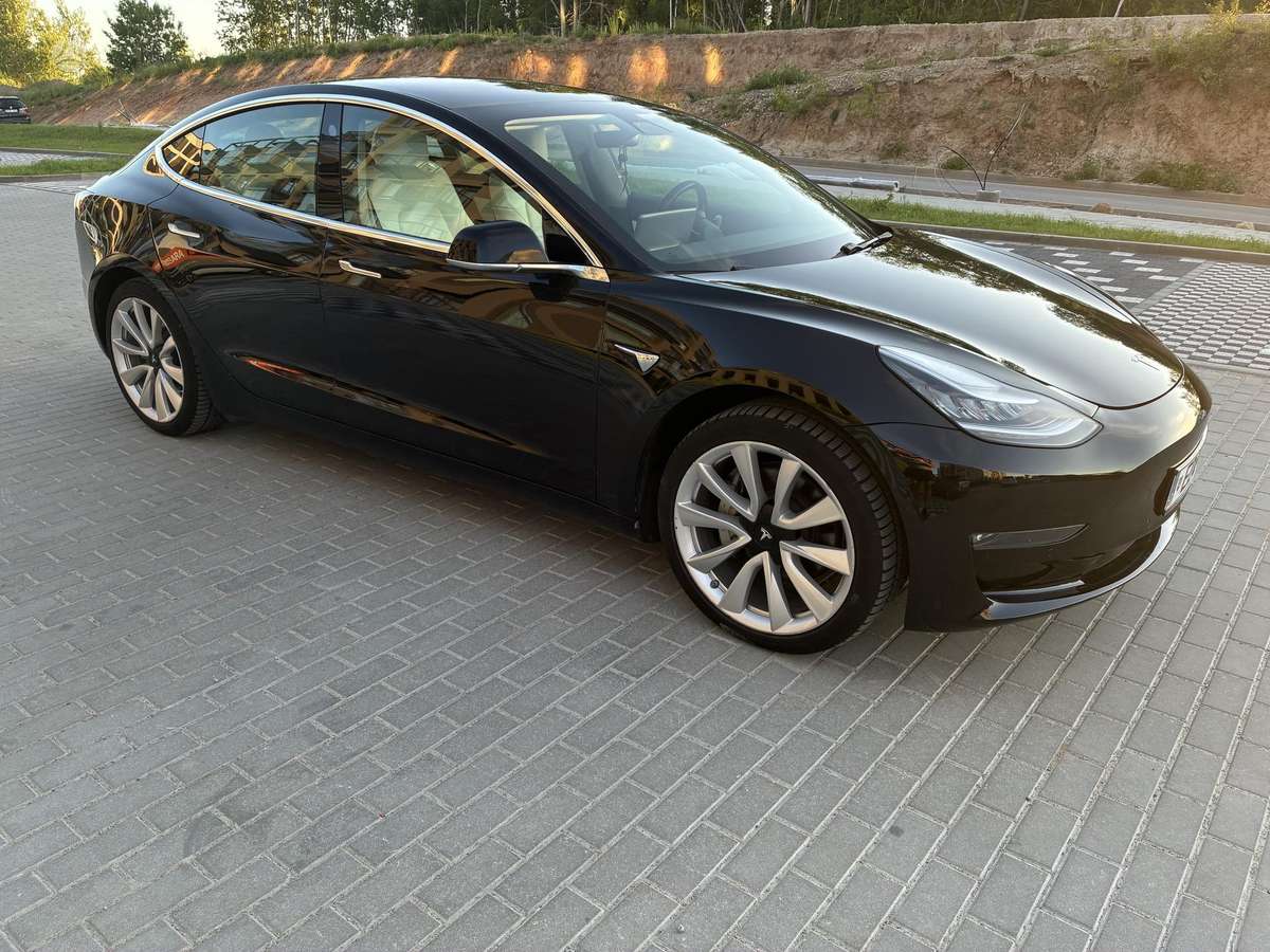 Tesla Model 3 - 6