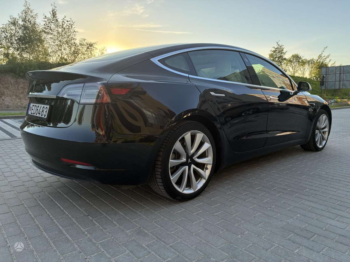 Tesla Model 3 - 7