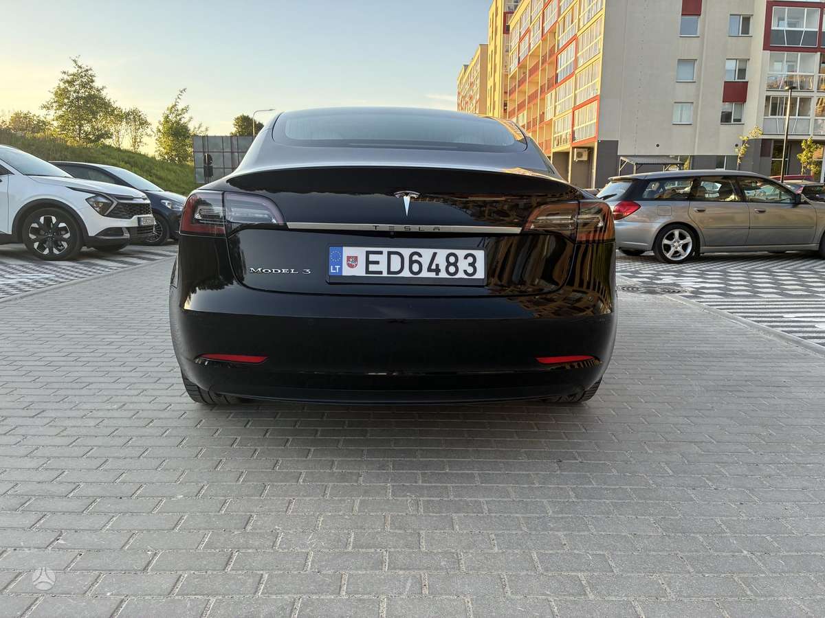 Tesla Model 3 - 8