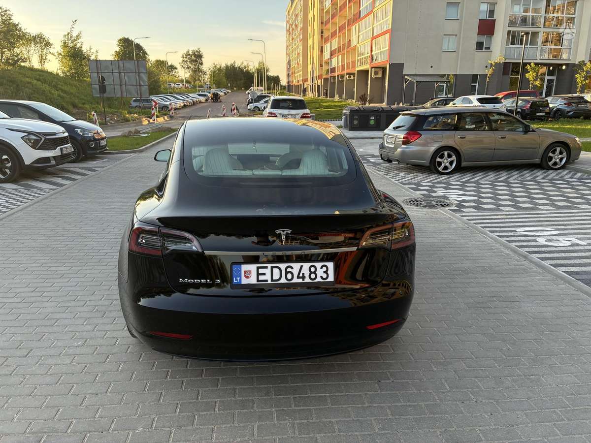 Tesla Model 3 - 9
