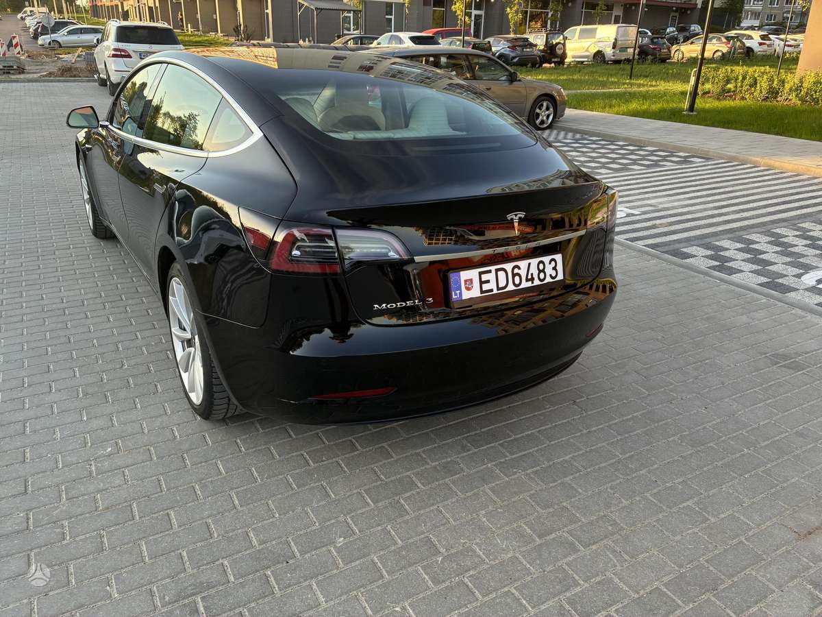 Tesla Model 3 - 11