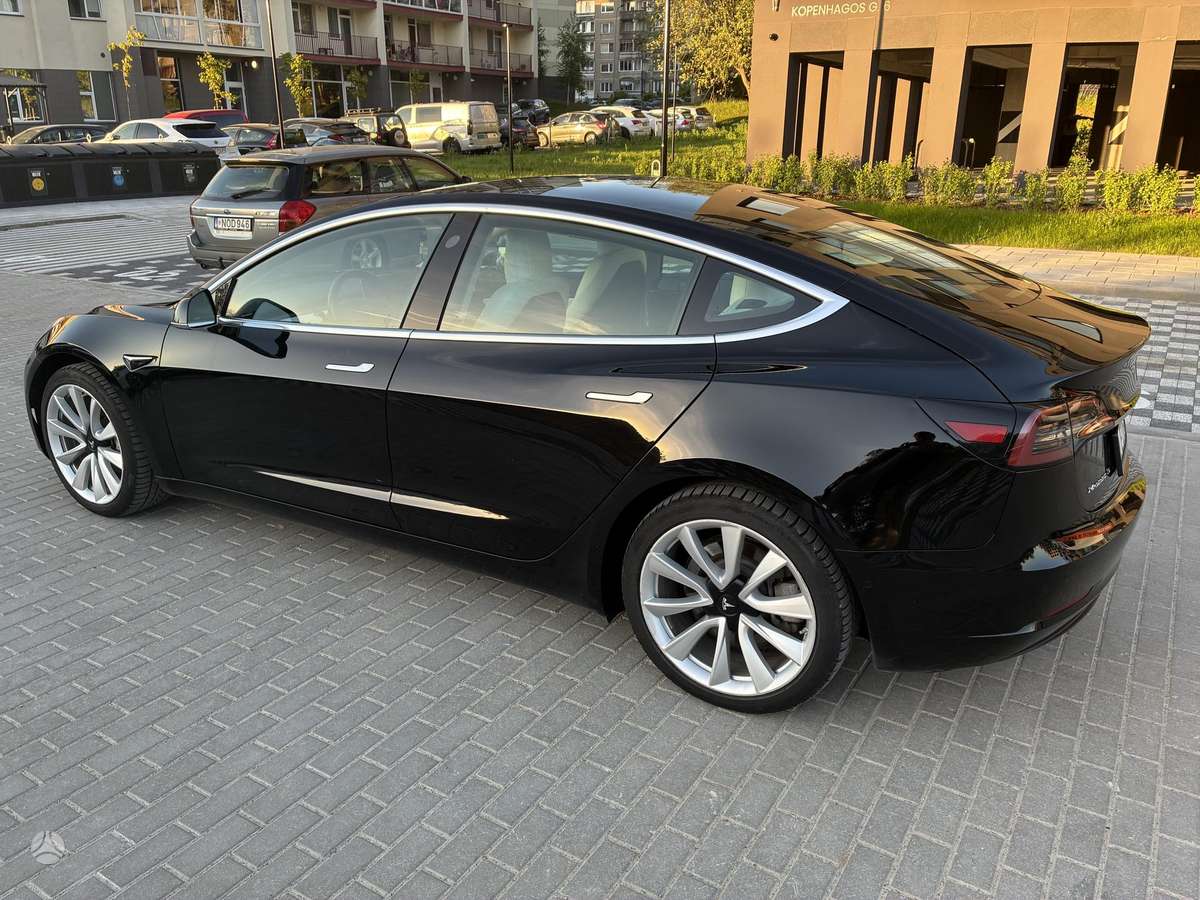 Tesla Model 3 - 12