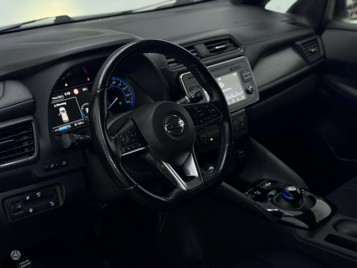 Nissan Leaf, 40 kWh, hatchback