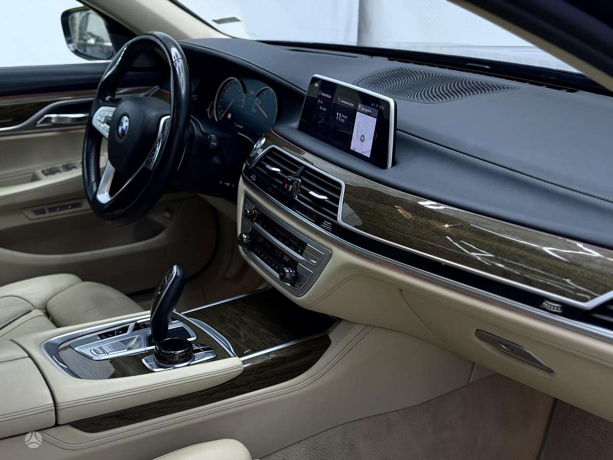 BMW 740, 3.0 l., Седан