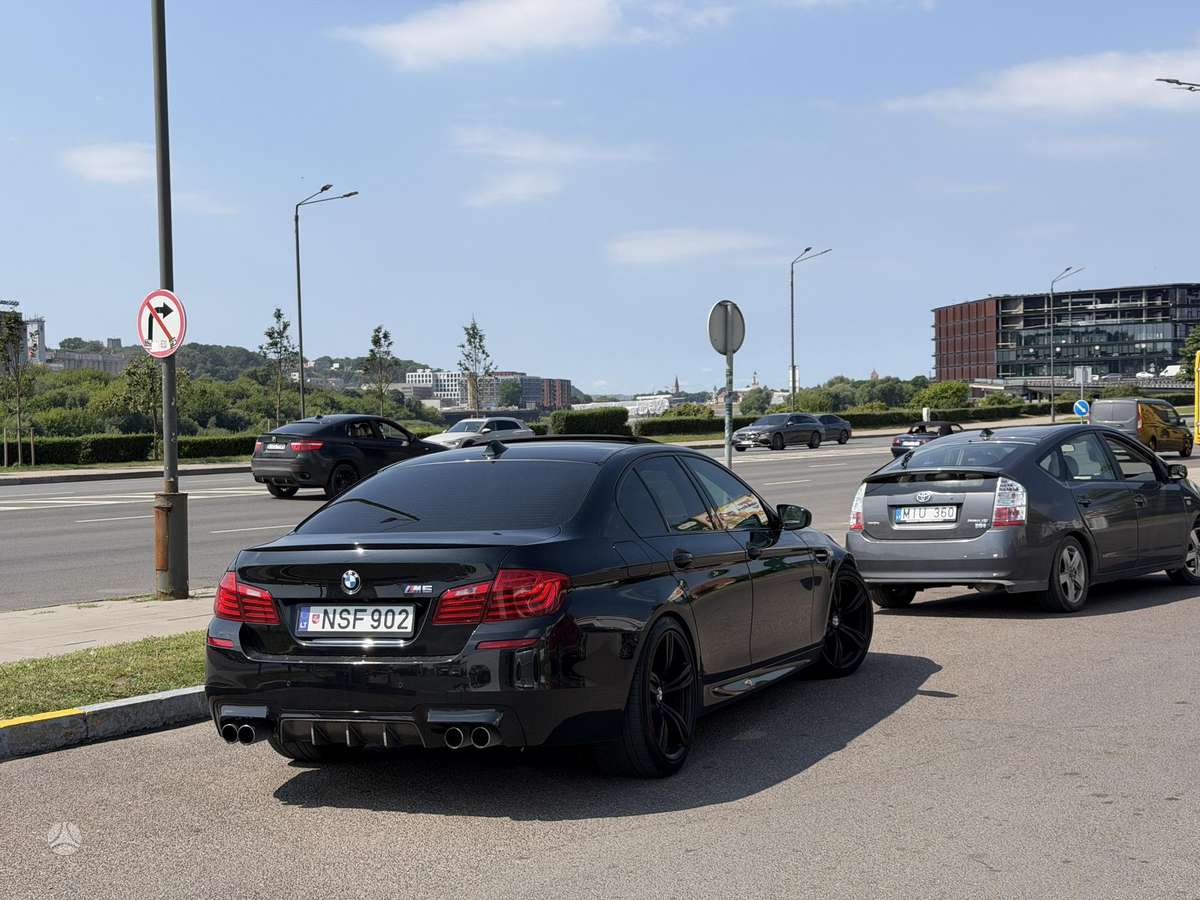 BMW M5, 4.4 l., Седан