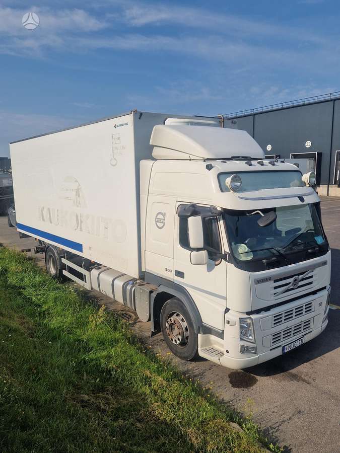 Volvo FM 330, box trucks / box vans