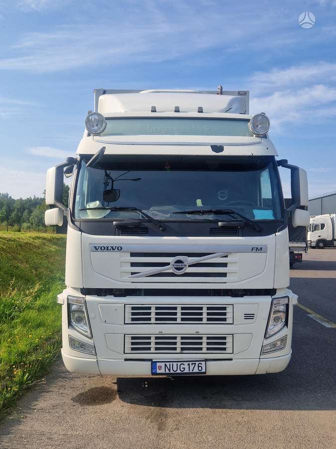 Volvo FM 330, box trucks / box vans