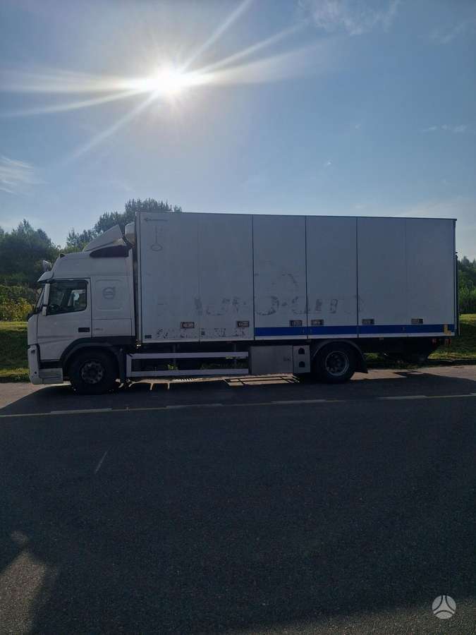 Volvo FM 330, box trucks / box vans