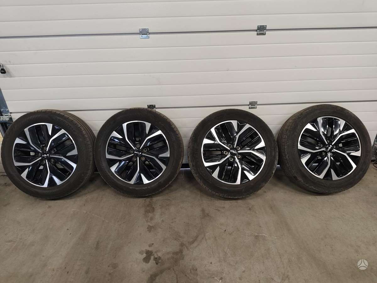 Kia EV6, Duris dangčiai priekis, dalimis