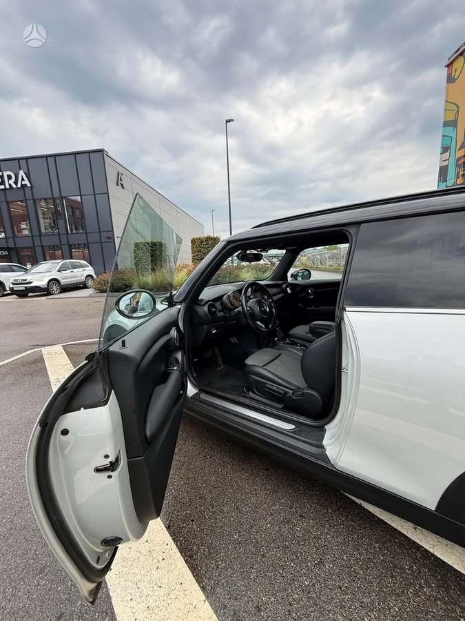 Mini Cooper, 1.5 l., hatchback