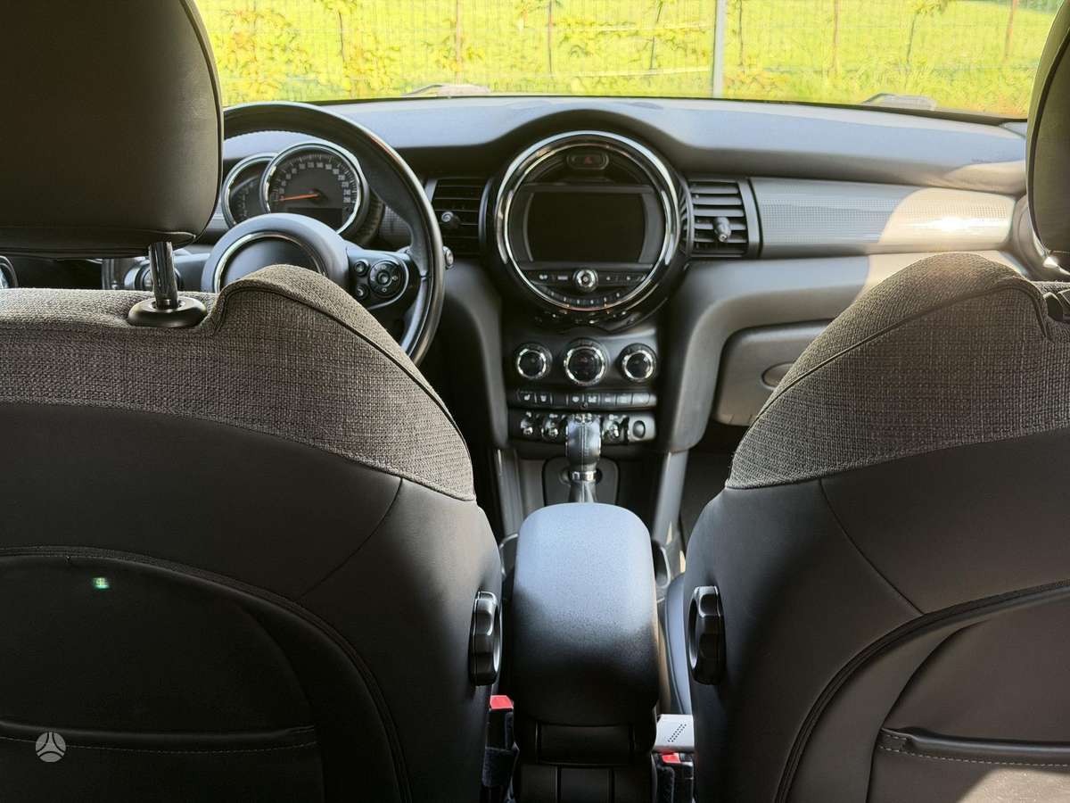 Mini Cooper, 1.5 l., hatchback