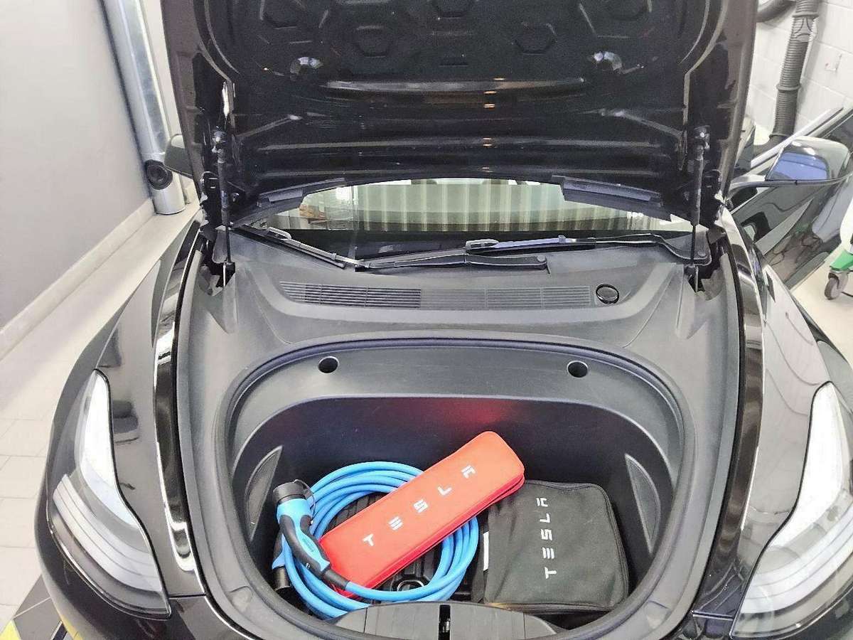 Tesla Model 3, hečbekas