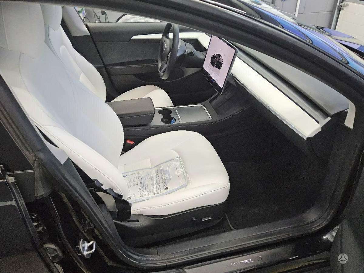 Tesla Model 3, hatchback