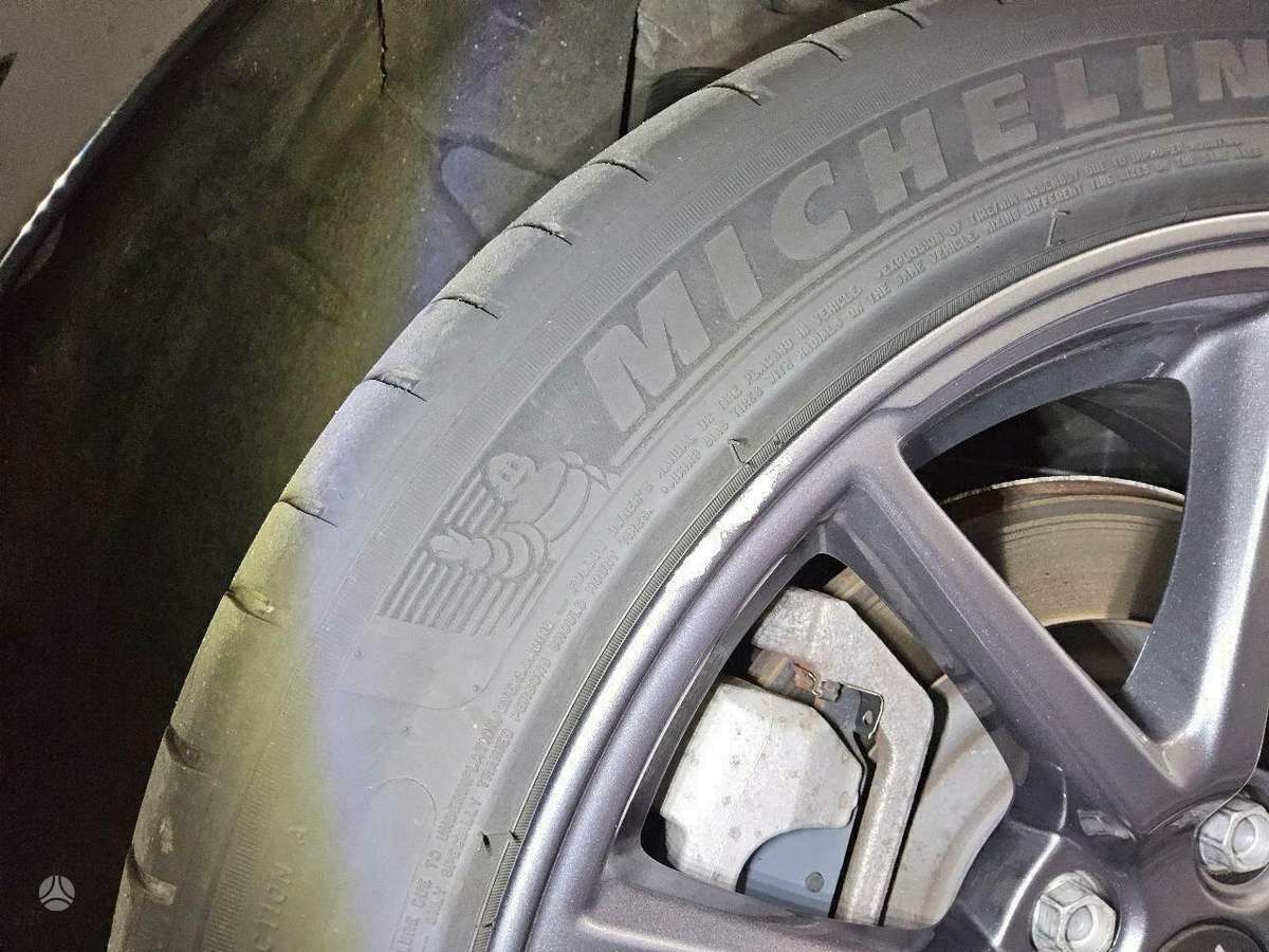 Tesla Model 3, hečbekas