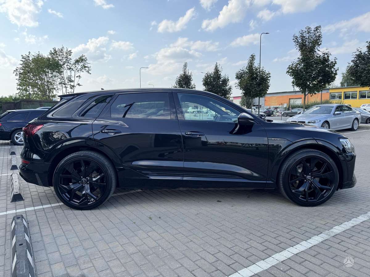 Audi e-tron, 95 kWh, off-road / crossover