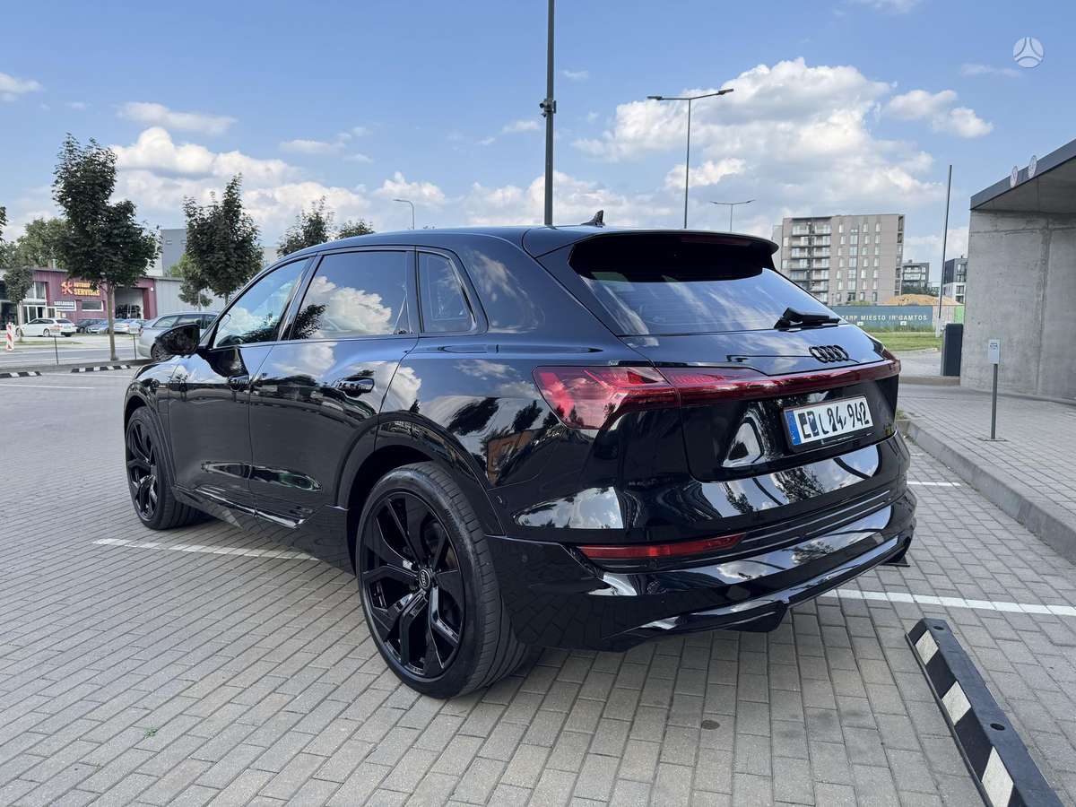 Audi e-tron, 95 kWh, off-road / crossover
