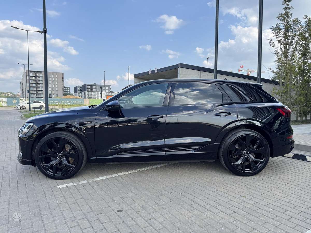 Audi e-tron, 95 kWh, off-road / crossover