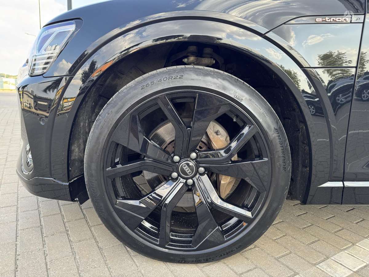 Audi e-tron, 95 kWh, off-road / crossover