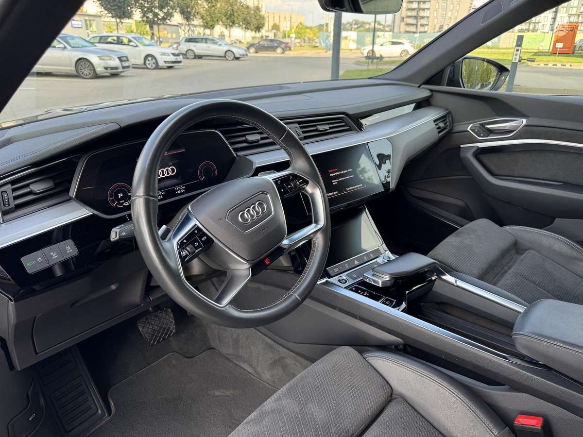 Audi e-tron, 95 kWh, off-road / crossover