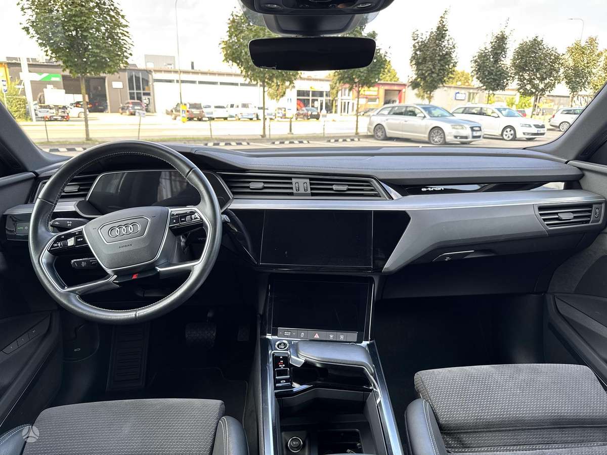 Audi e-tron, 95 kWh, off-road / crossover