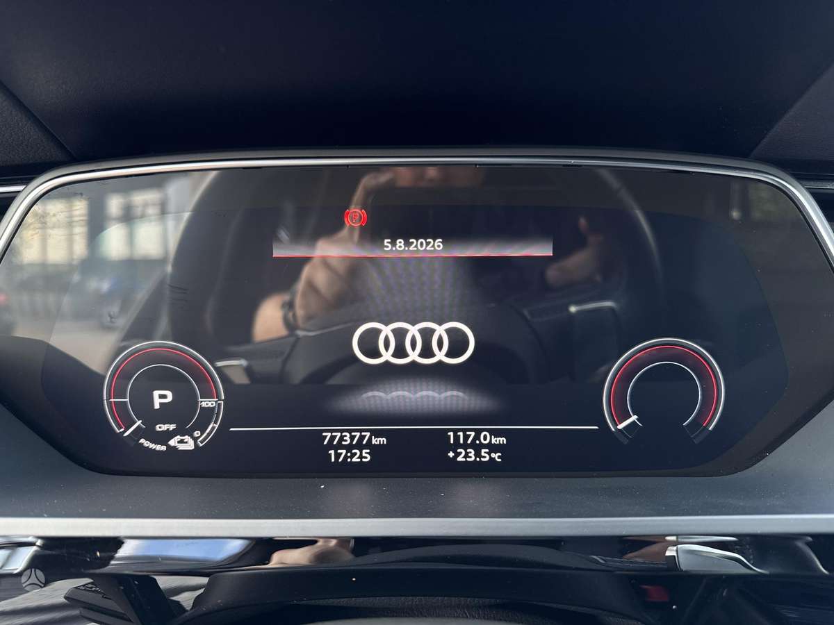Audi e-tron, 95 kWh, off-road / crossover