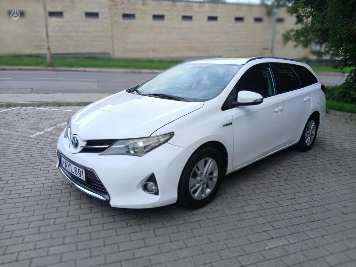 Toyota Auris, Универсал