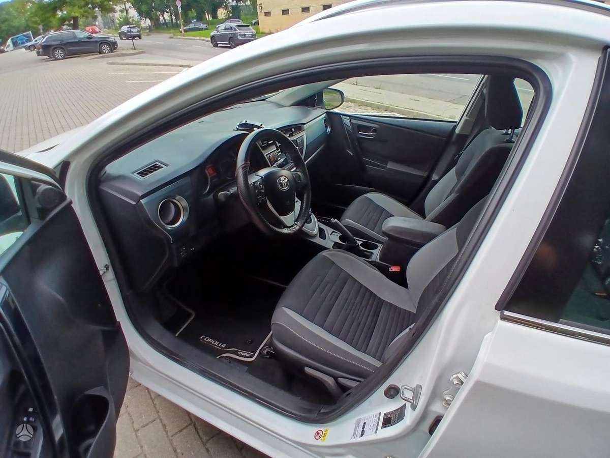 Toyota Auris, Универсал