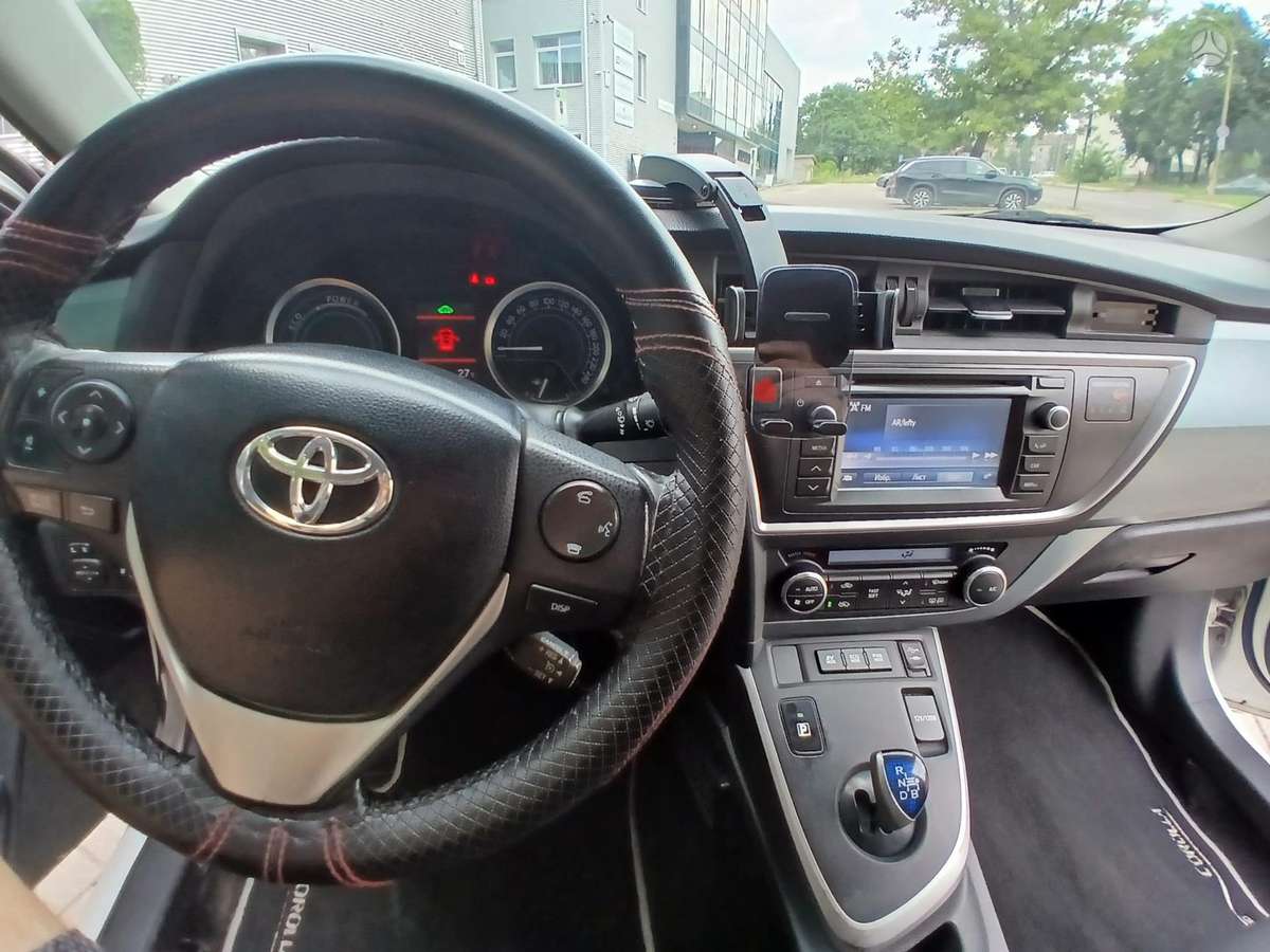 Toyota Auris, Универсал