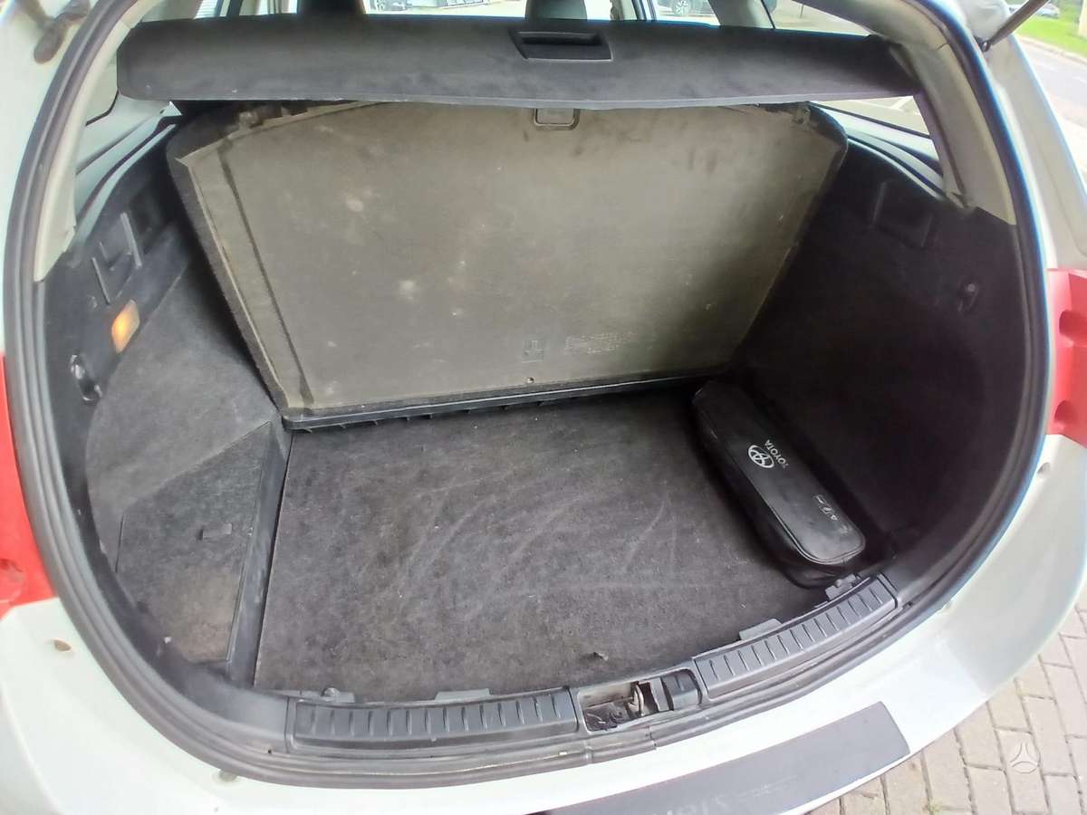 Toyota Auris, Универсал