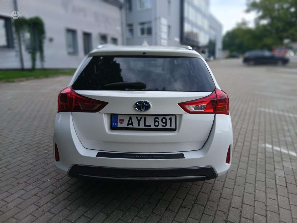 Toyota Auris, Универсал