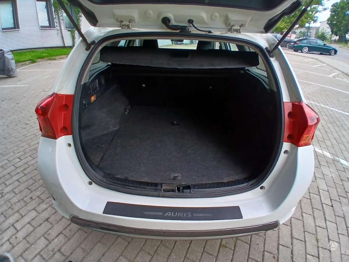 Toyota Auris, Универсал