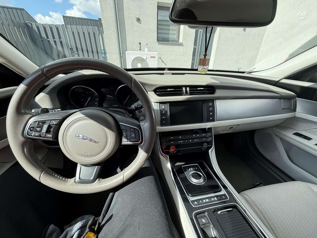 Jaguar XF, 2.0 l., Седан