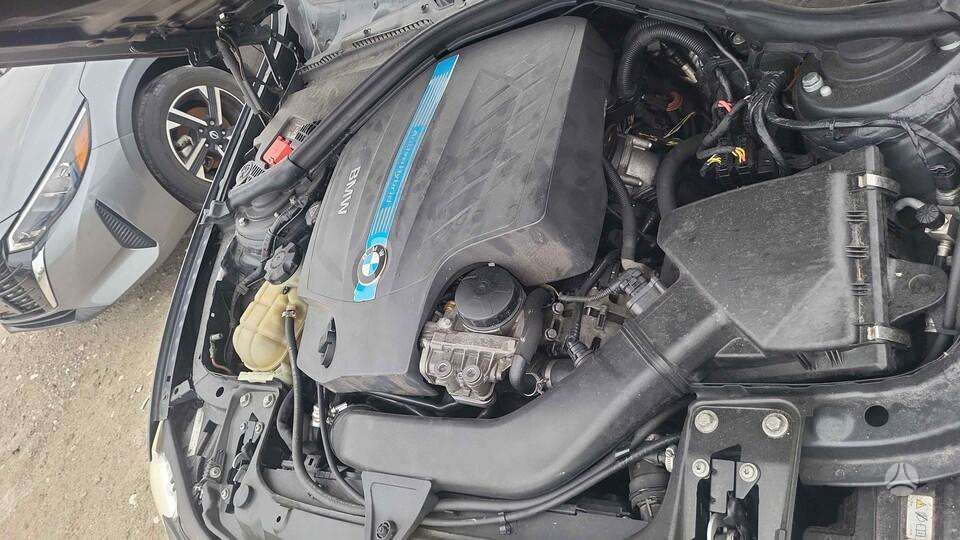 BMW 335, Седан