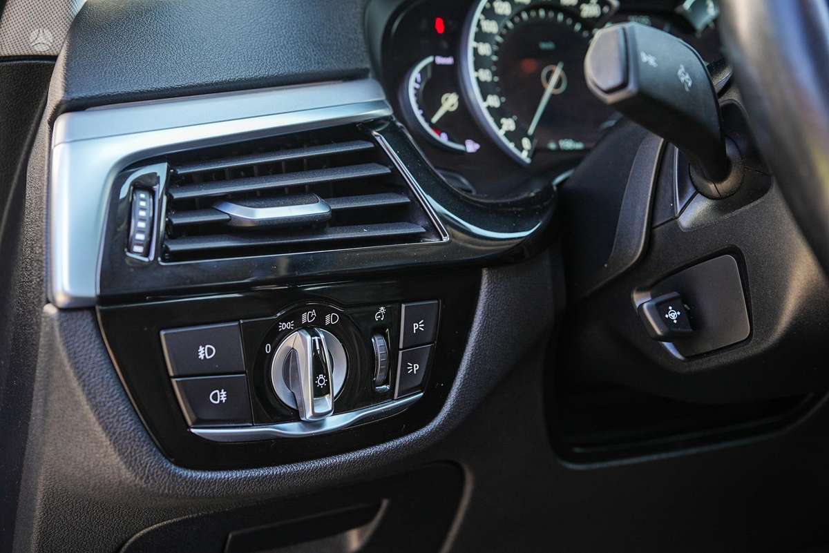BMW 520, 2.0 l., Седан