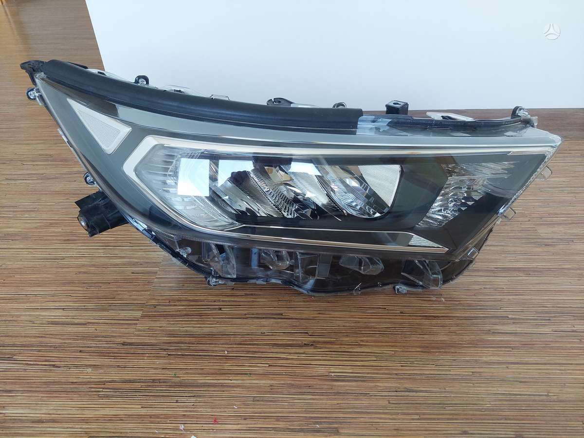Toyota RAV4 фары
