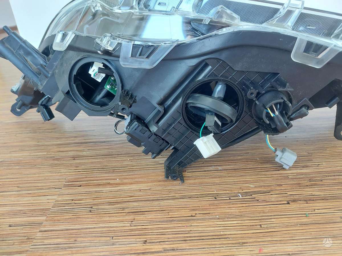 Toyota RAV4 žibintai