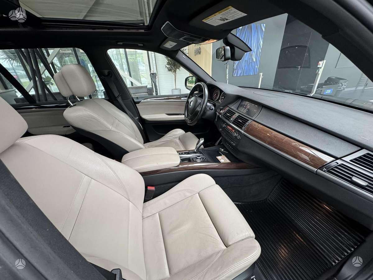 BMW X5, 3.0 l., off-road / crossover