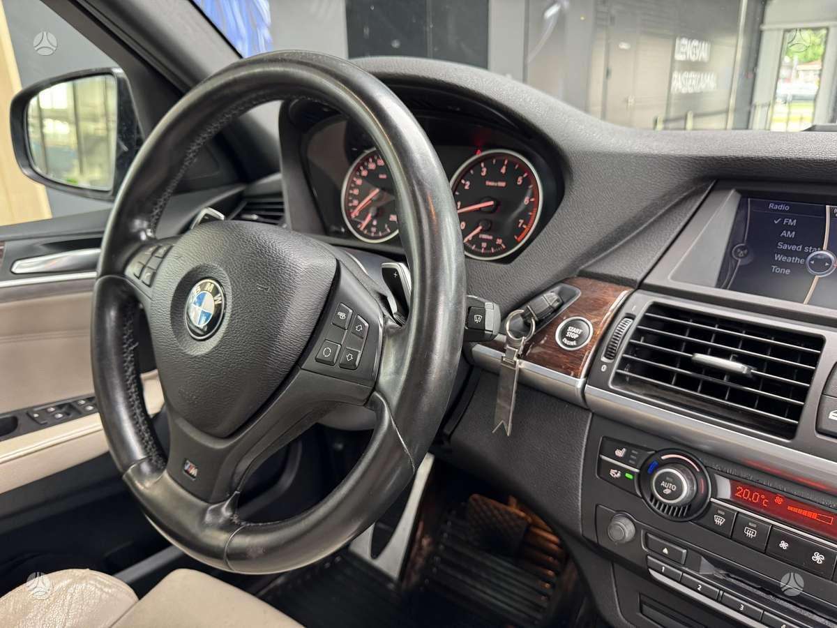 BMW X5, 3.0 l., off-road / crossover
