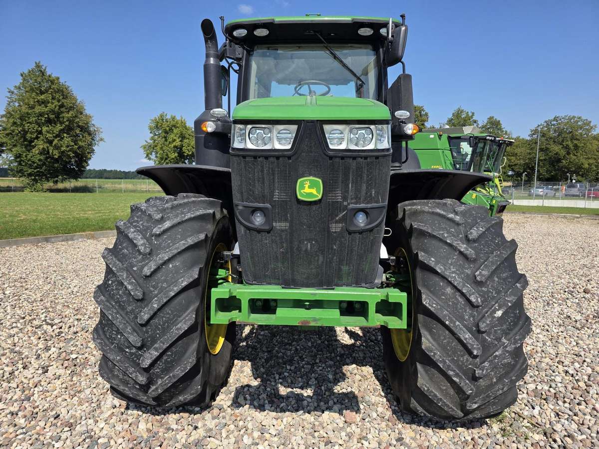 John Deere 7310R, tractors